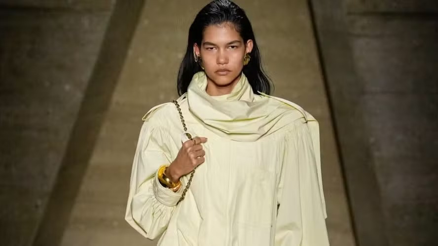 Acreana e de origem indígena: conheça a modelo que brilhou nas passarelas da Semana de Moda de Paris